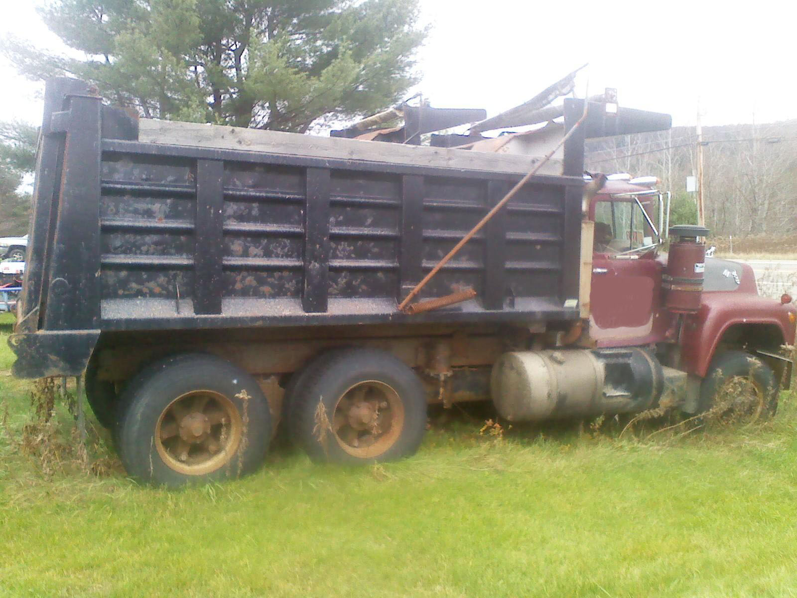 1984 Mack R688ST Dump Truck