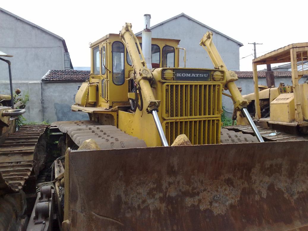 used Komatsu bulldozers D85