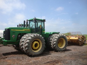 2005 Deere 9520 Tractor