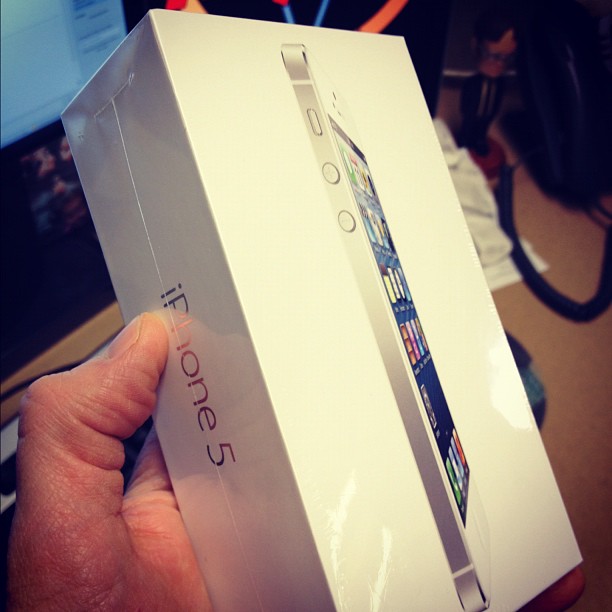 F/S:Apple iPhone 5 64GB & B...
