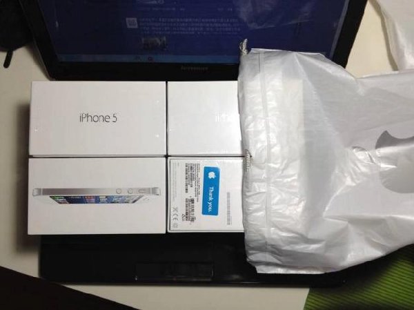 Selling Apple iPhone 5 32GB...